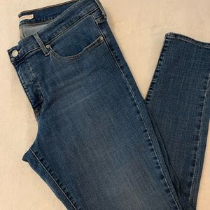 Woman’s Levi’s 311 Shaping Skinny Size 33